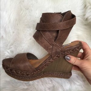 Wedge sandal with ankle buckle